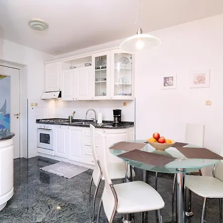 Apartment Oasis